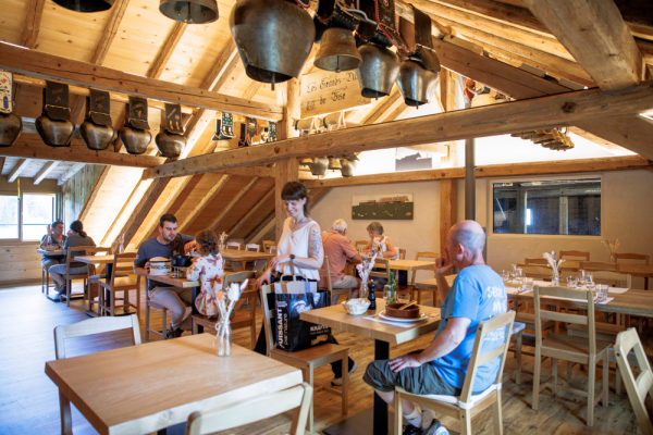 Les Grands Plats de Bise - Restauration